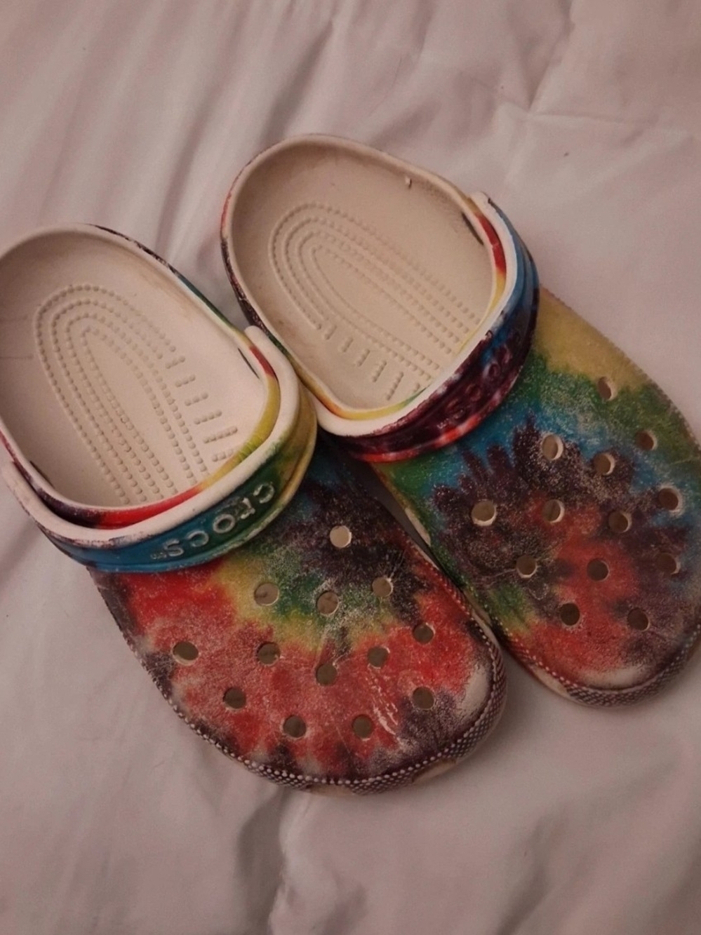 CROCS Women's Rainbow Tie-Dye Clogs